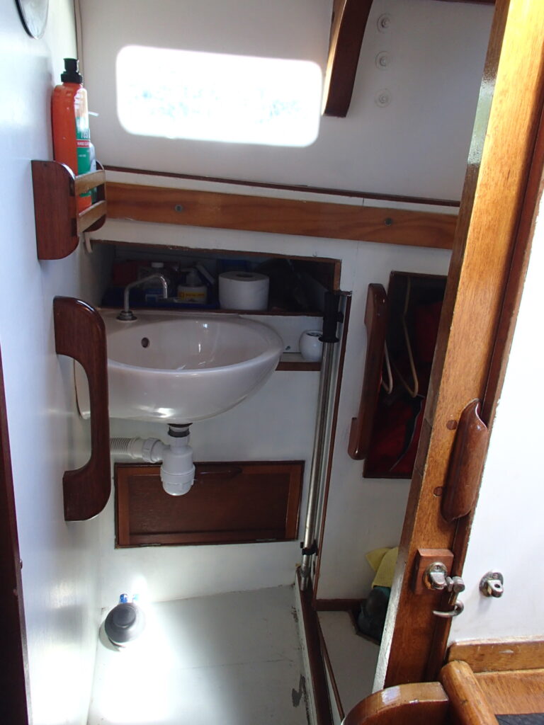 Meander heads compartment
